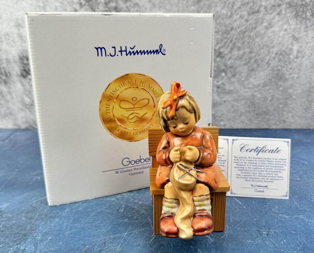 Goebel Hummel To Keep You Warm 759 (1 of 5)