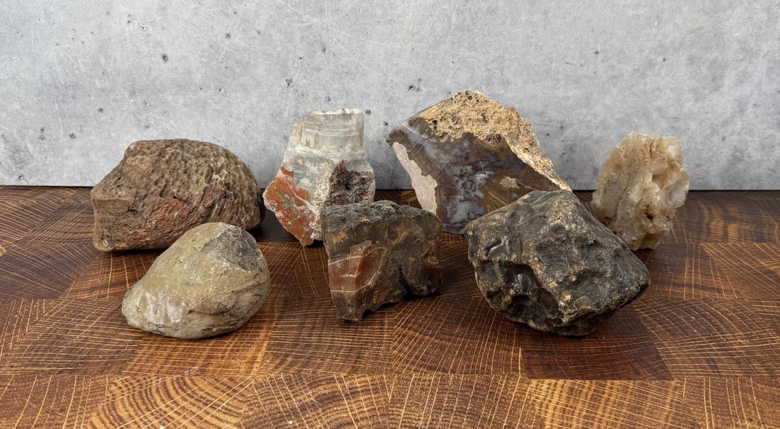 Carnelian and Agate Lapidary Material: 21.6 lbs total weight. Provenance: From the estate of Moosehead Gallery rock shop in Hamilton, Montana.