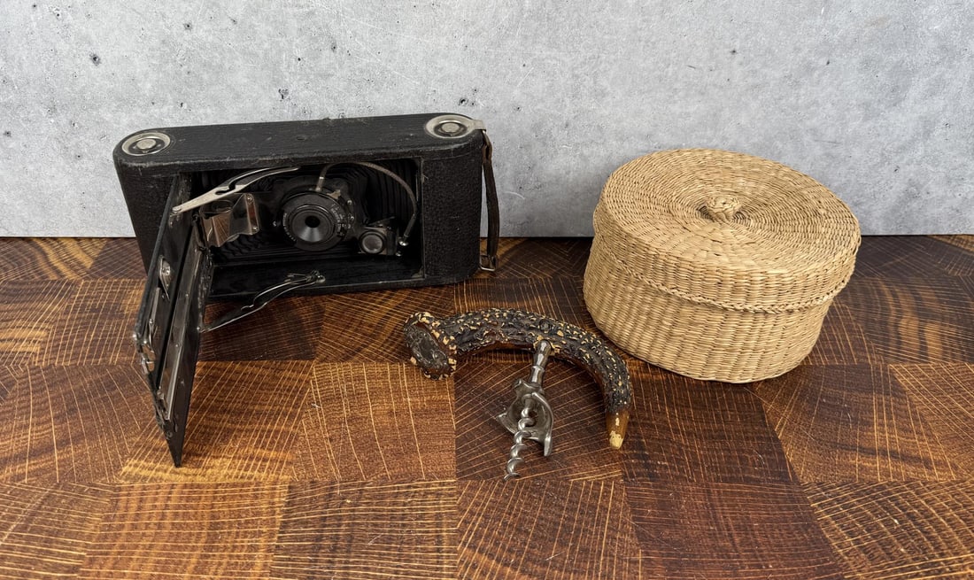 Group of Assorted Collectibles: Nice grouping. Camera doesn't close properly.
