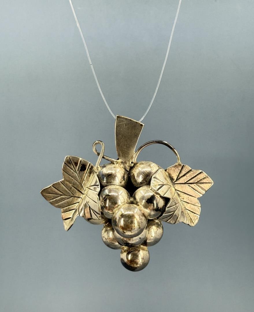 Taxco Mexico Sterling Silver Grape Brooch (1 of 3)