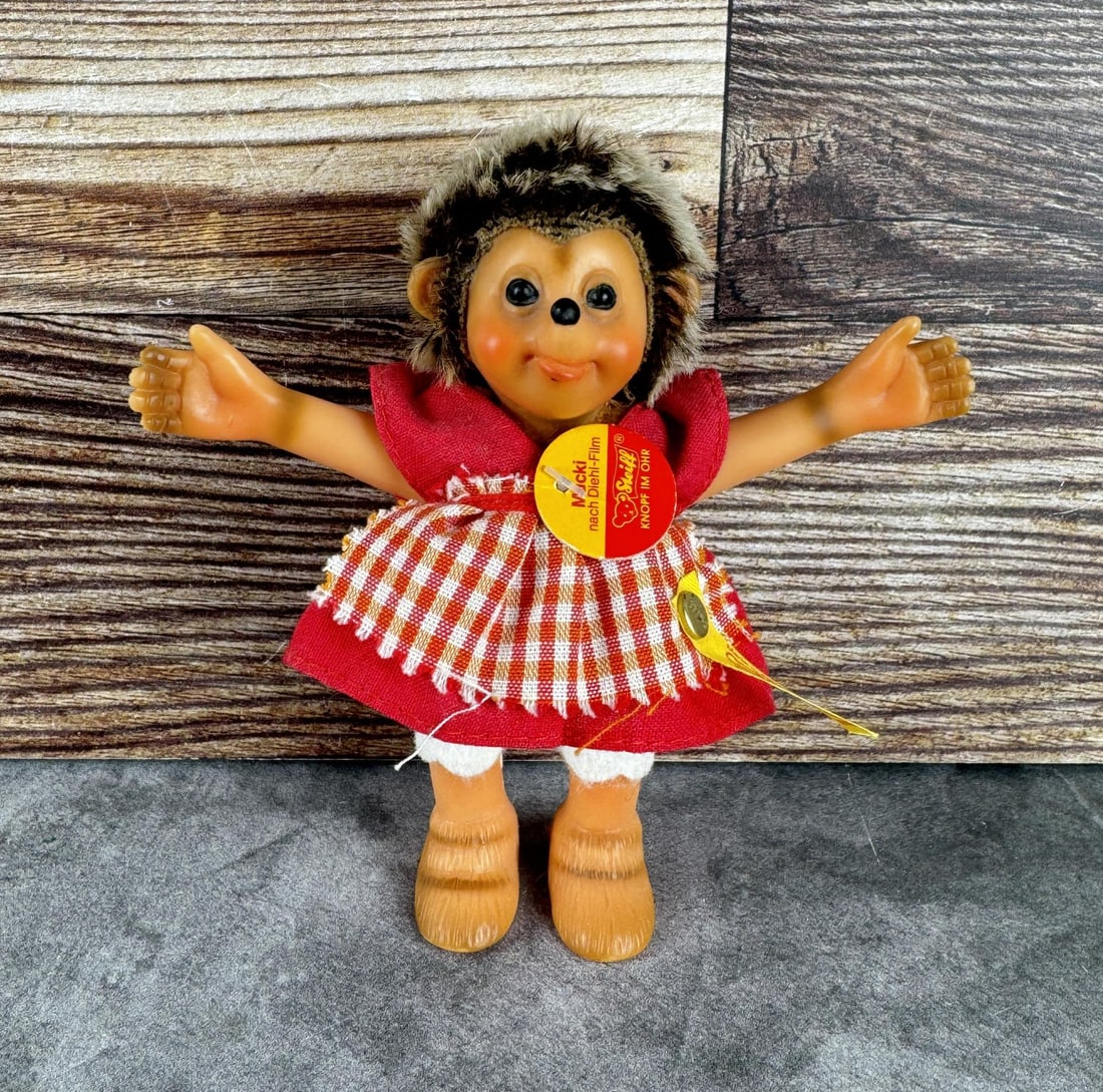 Steiff Mueki Hedgehog: 5" tall.