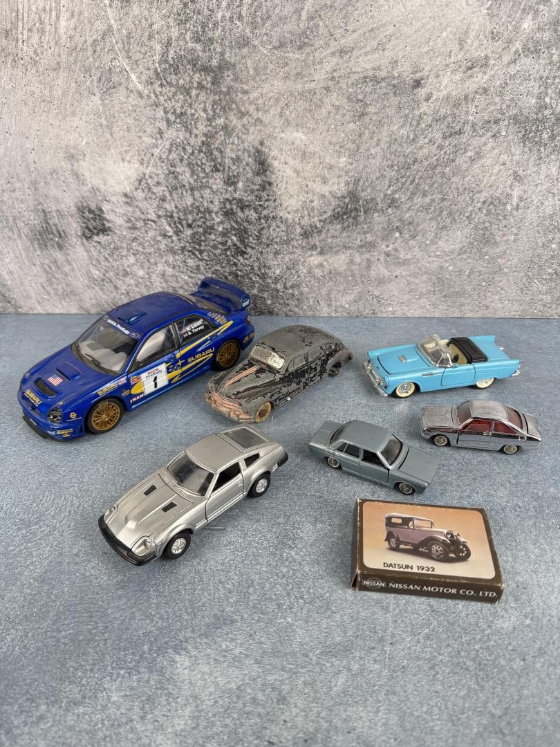 Collection of Die Cast Cars (1 of 12)