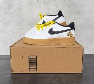 Nike DO5854-100 Air Force 1 LV8 Extra Smile