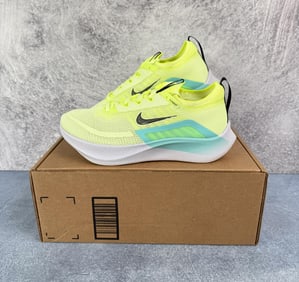 Nike CT2401-700 Zoom Fly 4 Running Shoes