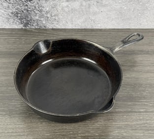 Griswold Number 5 Cast Iron Skillet 724 A