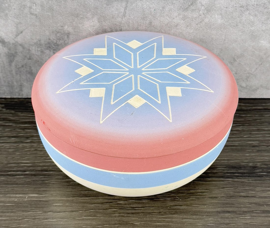 High Elk Sioux Indian Pottery Lidded Jar (1 of 5)