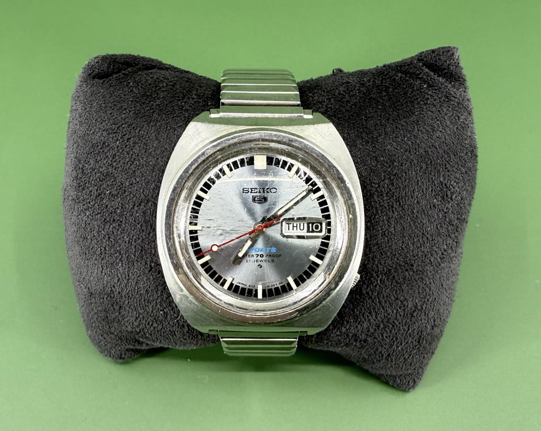 Seiko 5 Sports 6119-8130 Automatic Watch (1 of 7)