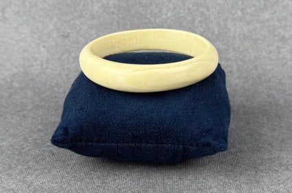 Alaskan Inuit Eskimo Carved Bangle Bracelet