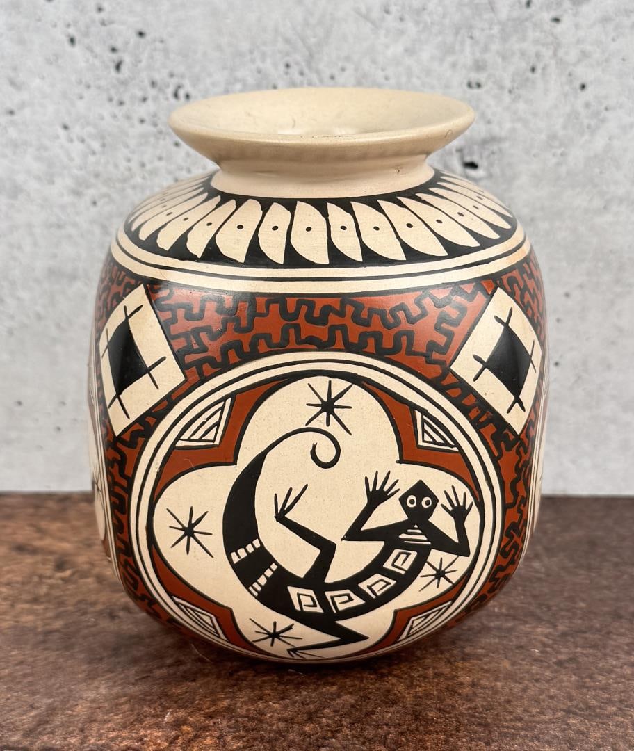 Nancy Heras de Martinez Mata Ortiz Pot (1 of 7)