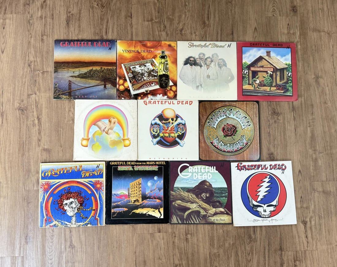 Collection Of Grateful Dead 33 LP Record Albums (1 of 3)