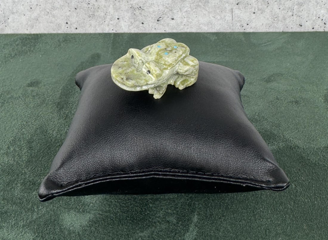 Jesus Espino Zuni Carved Serpentine Frog Fetish (1 of 4)