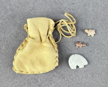 Native American Indian Medicine Pouch & Carvings
