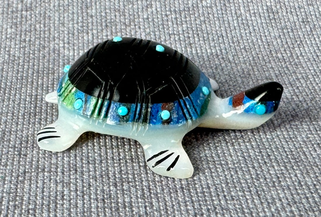 Abby & Lynn Quam Zuni Turtle Fetish (1 of 5)