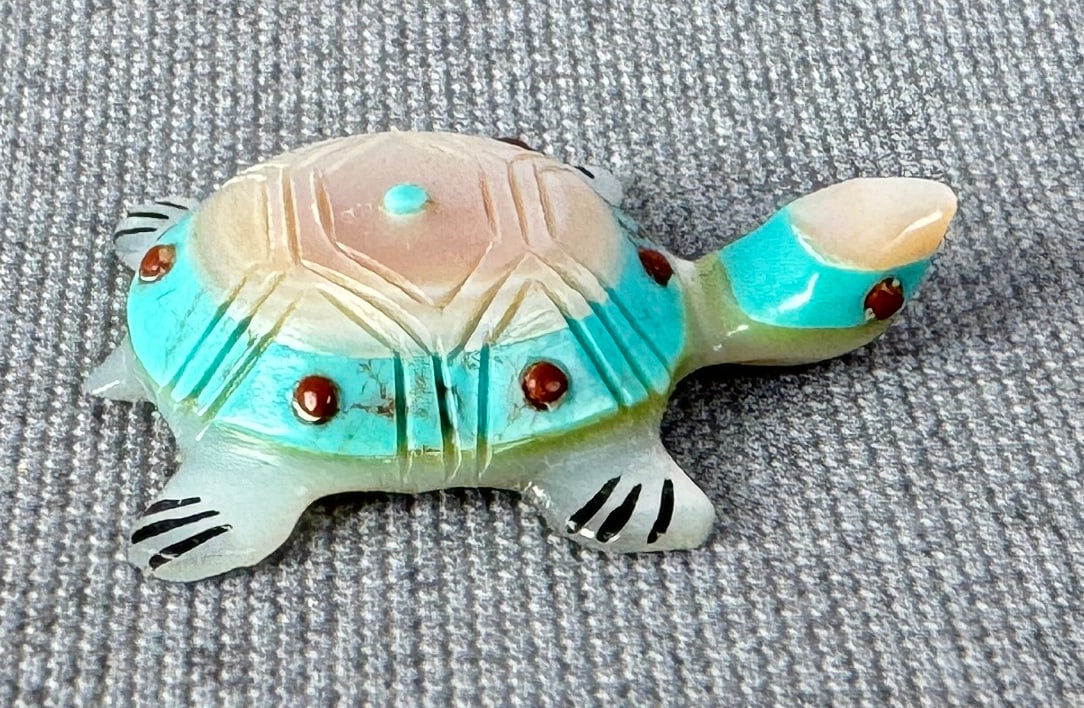 Abby & Lynn Quam Zuni Turtle Fetish (1 of 5)