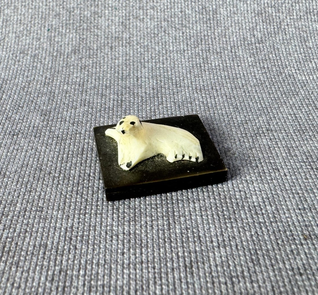 Alaskan Inuit Eskimo Carved Seal (1 of 5)