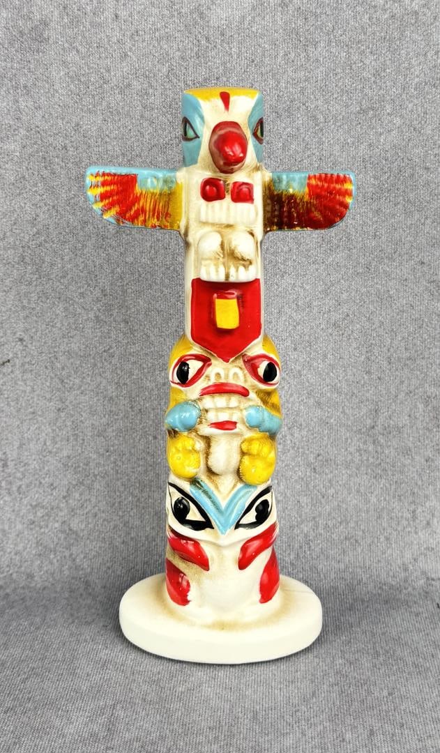 Japanese Quon Quon Porcelain Totem Pole: 7" tall.
