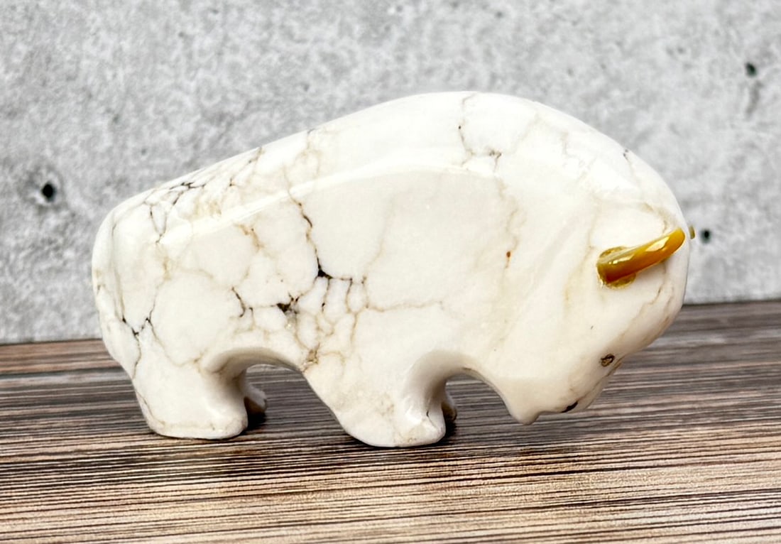 Lynn Quam Zuni Carved Buffalo Fetish: 2" by 1" by 1/2"