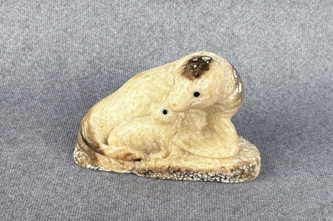 Eddy Syngoc Alaskan Inuit Eskimo Seal Carving (1 of 5)