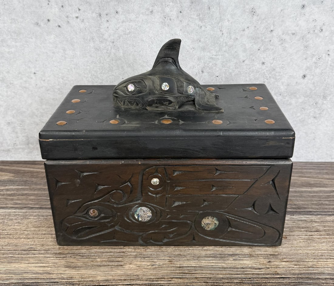 Jacob Joe Haida Northwest Coast Indian Trunk (1 of 9)