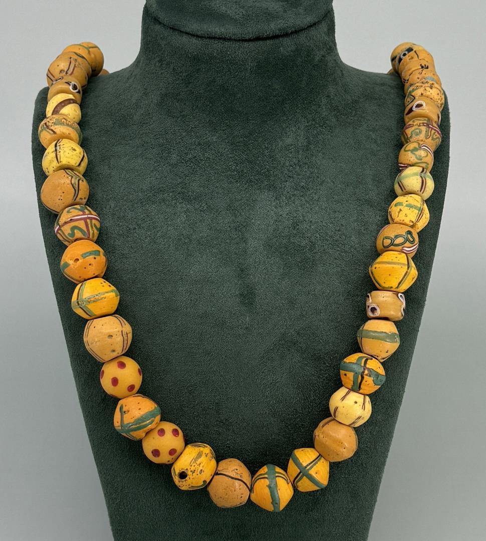 Venetian King Native American Indian Trade Beads (1 of 3)