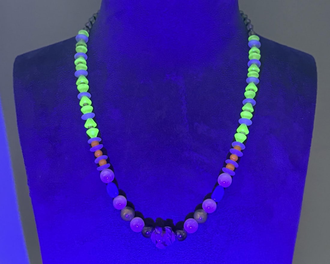 Native American Indian Trade Beads Uranium (1 of 5)