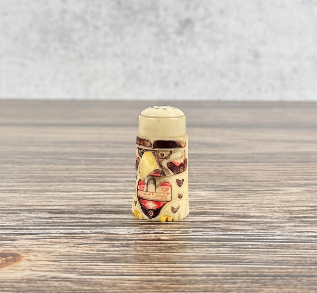 Carved Totem Pole Salt & Pepper Shaker: 2" tall
