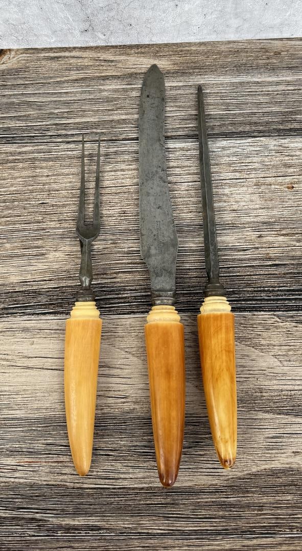 Alaskan Inuit Eskimo Carving Set (1 of 6)