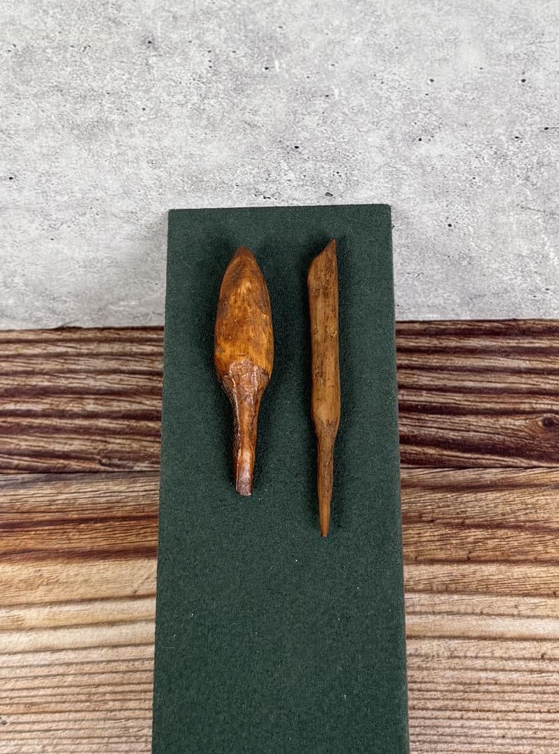 Ancient Thule Inuit Alaskan Eskimo Harpoon Points: 2" long. Carved walrus material. Native made prior to 1972. This item cannot be shipped to Oregon, California, Hawaii, New York, New Jersey, Internationally, or any other state that prohibits.