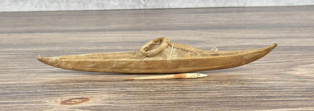 Miniature Alaskan Inuit Eskimo Canoe Model (1 of 5)
