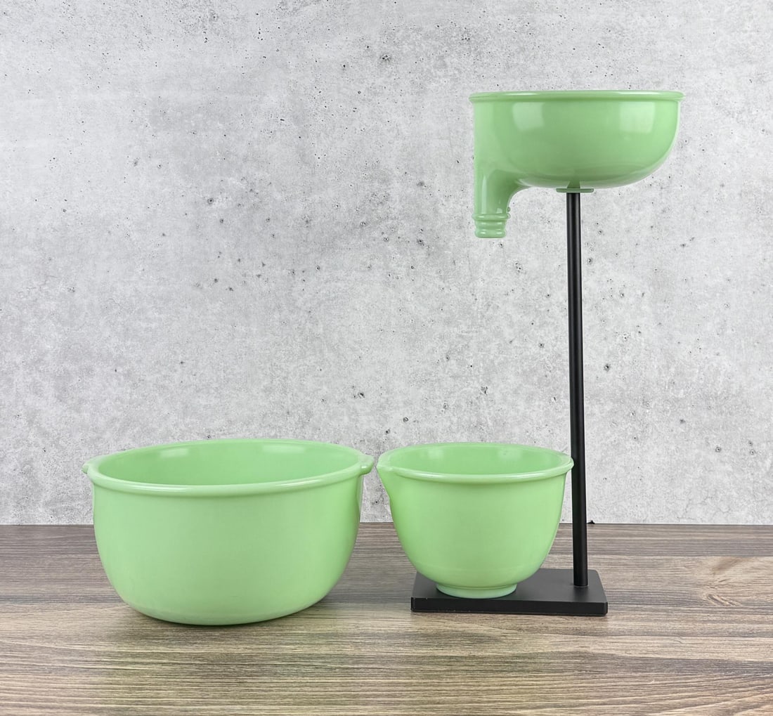 Sunbeam Jadeite Mixing Bowls & Juicer (1 of 6)