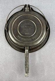 Wagner Ware 1409 Cast Iron Waffle Maker