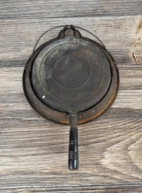 Antique Cast Iron No 9 10 Waffle Maker