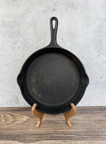 Griswold #8 Cast Iron Skillet Frying Pan 704F