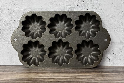 Lodge Cast Iron Turks Head #1 Muffin Pan