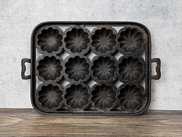 Lodge Cast Iron Turks Head #20 Muffin Pan