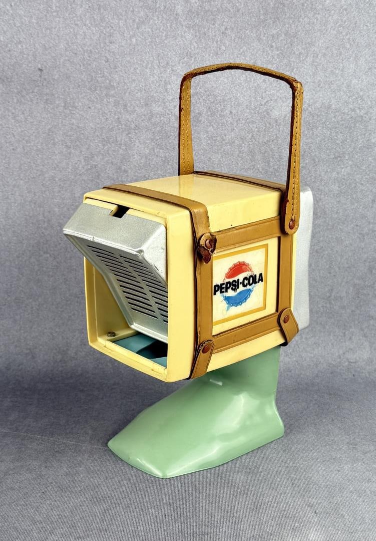 Pepsi Cola Dispenser Transistor Radio (1 of 7)