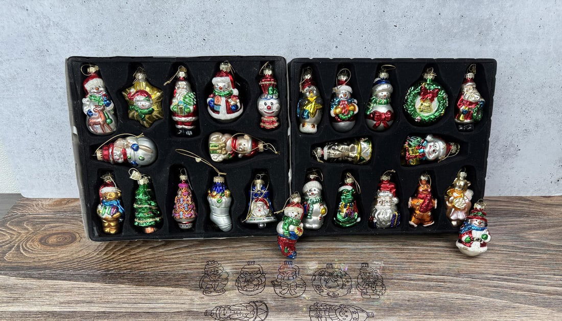 2002 Thomas Pacconi Classics Christmas Ornaments: Nice set, no outer box.