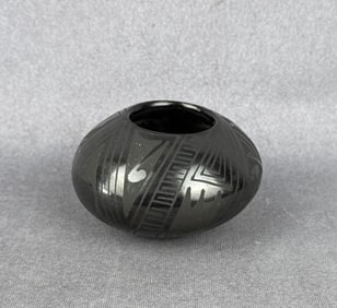 Mata Ortiz Black Pot