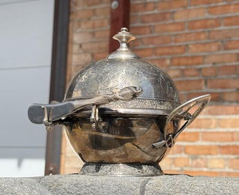 Middletown Pairpoint Silverplate Butter Dish