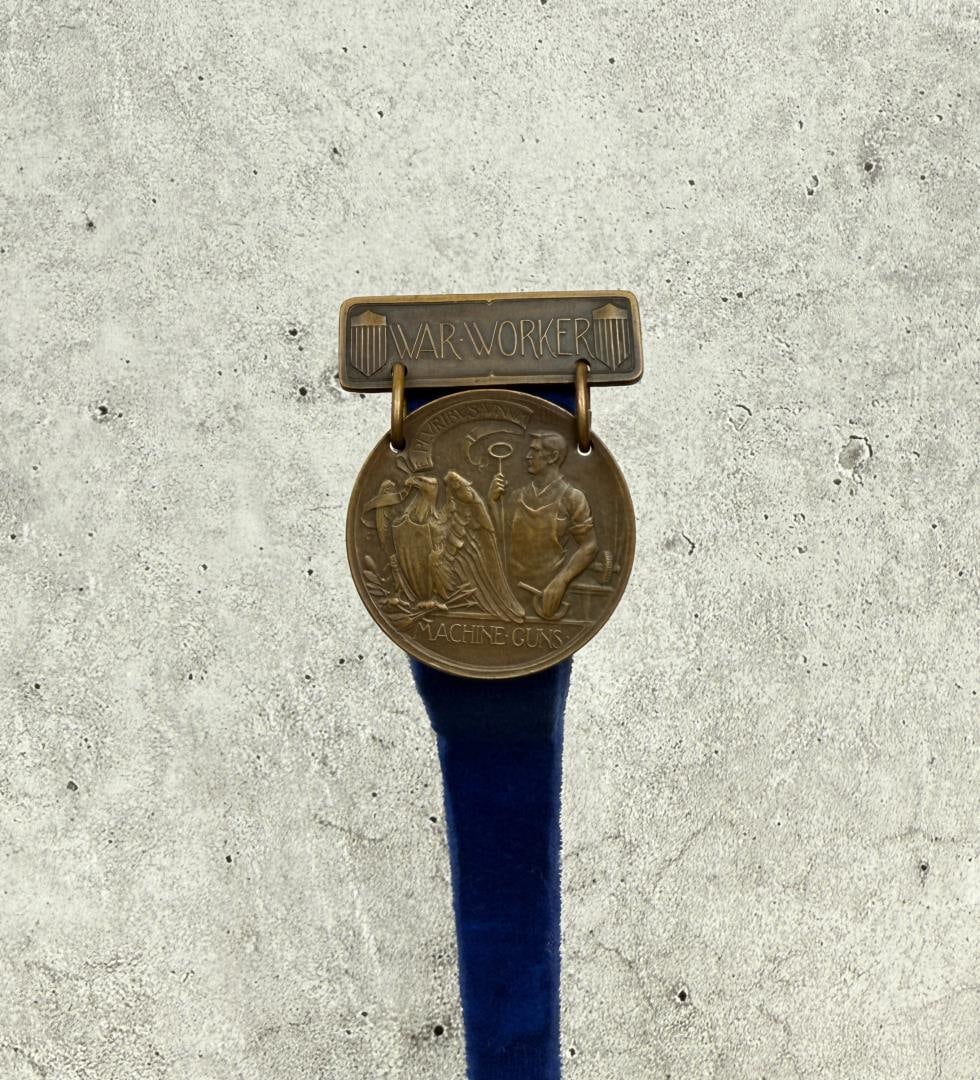 WWI WW1 Machine Gun War Worker Medal: Made by Gorham.