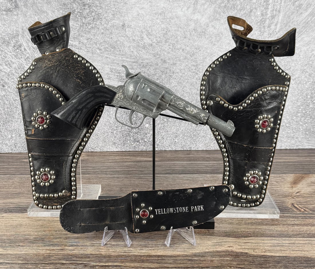 Vintage Cap Gun and Holster: Nice grouping