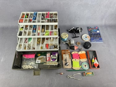 VLCHEK Plastics Adventurer Fishing Tackle Box