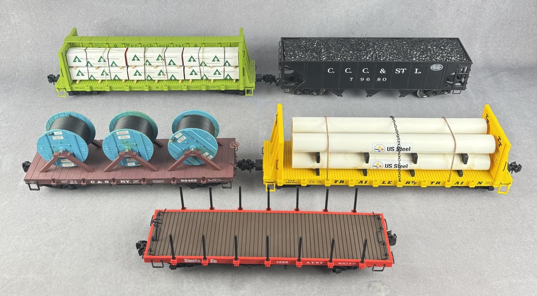 USA Trains G Scale Rolling Stock Train Cars: Five total.