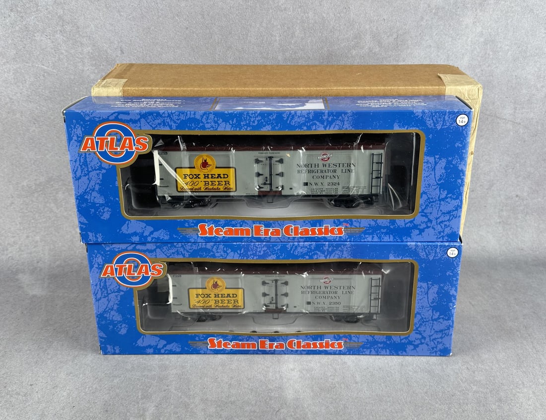 Atlas Fox Head 400 Beer O Scale Model Train Cars: Two total in original boxes.