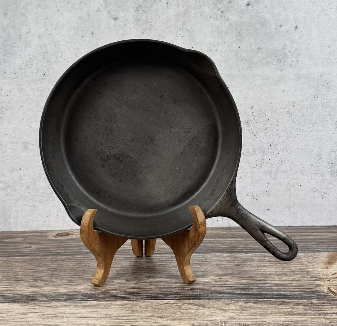Wagner Ware #8 Cast Iron Skillet Smoke Ring: Nice deep skillet.