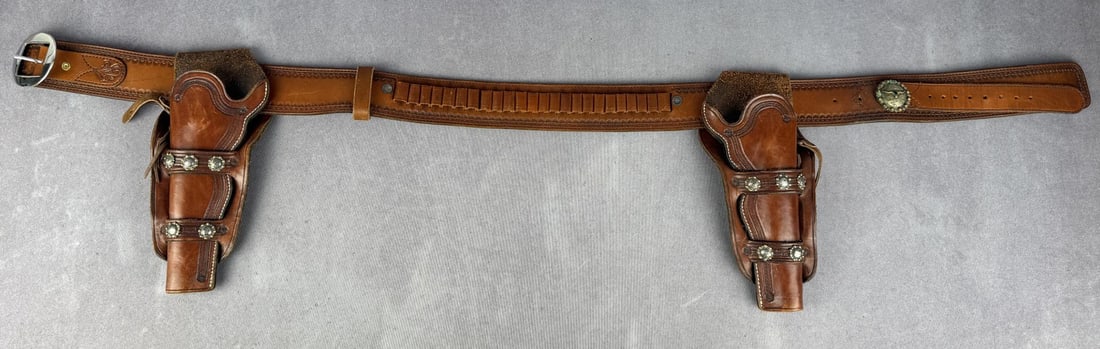Frank Costanza Montana Cowboy Gunfighter Gun Belt: 54" long.