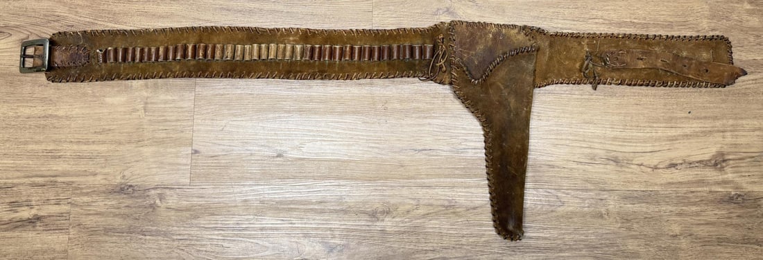 Antique Montana Frontier Gunfighter Pistol Rig: 43" long including buckle