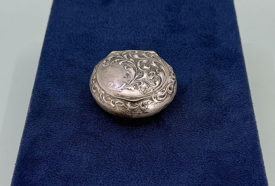 Art Nouveau Sterling Silver Snuff Pill Box (1 of 4)