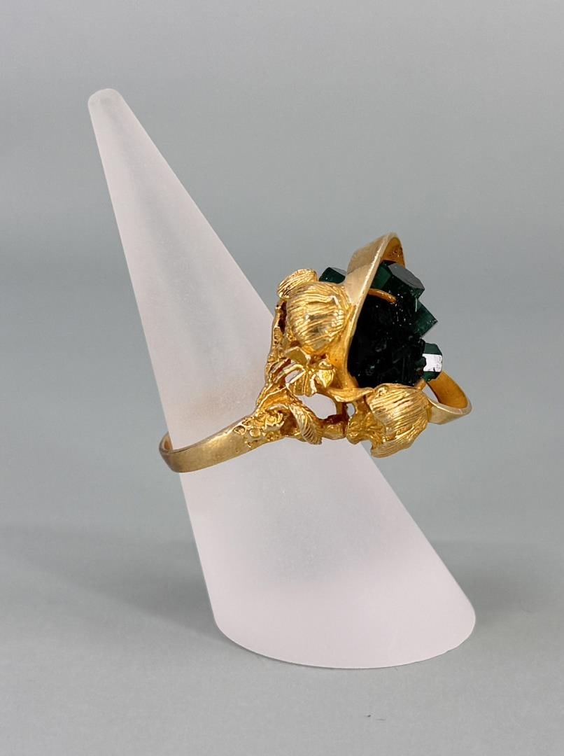 14k Gold Chatham Emerald Leprechaun Ring: Size 7 3/4. 19.38 grams. Lot requires payment via non credit card.