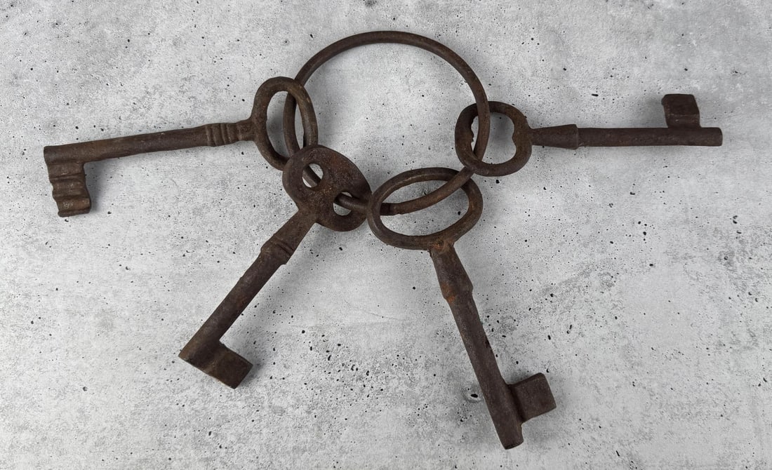 Cast Iron Keys: 11 1/8" long with ring.